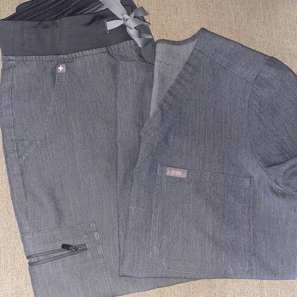 Gray figs jogger scrubs
